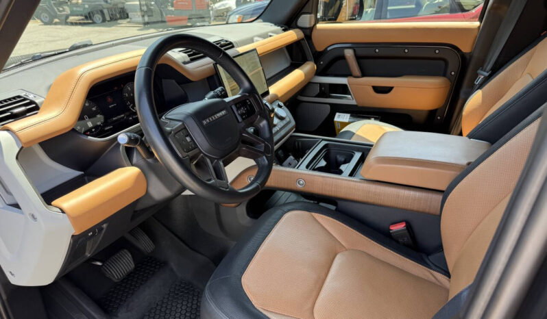 
								Land Rover Defender 2023 full									