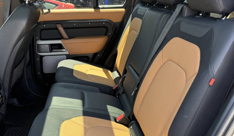 
								Land Rover Defender 2023 full									
