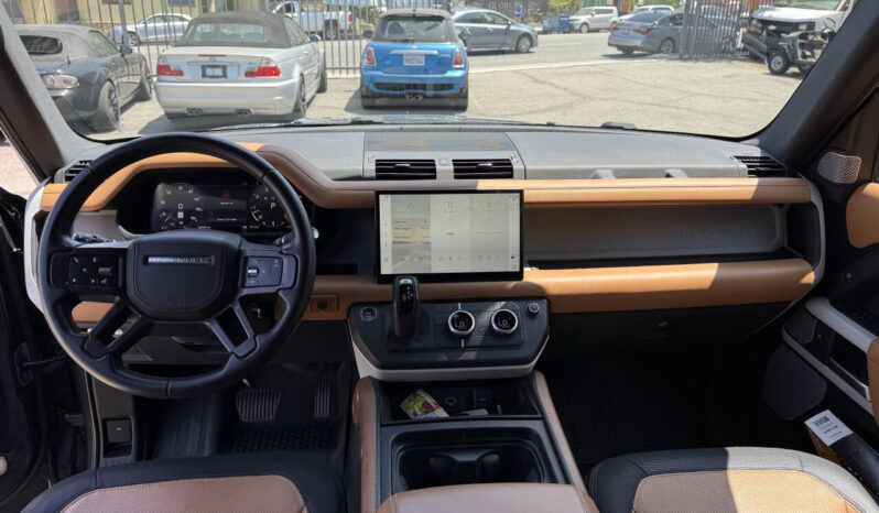 
								Land Rover Defender 2023 full									