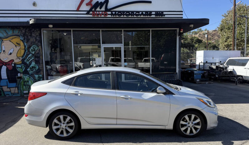 
								Hyundai Accent 2012 full									