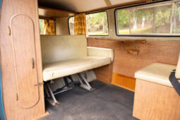										Volkswagen Bus 1972 full									