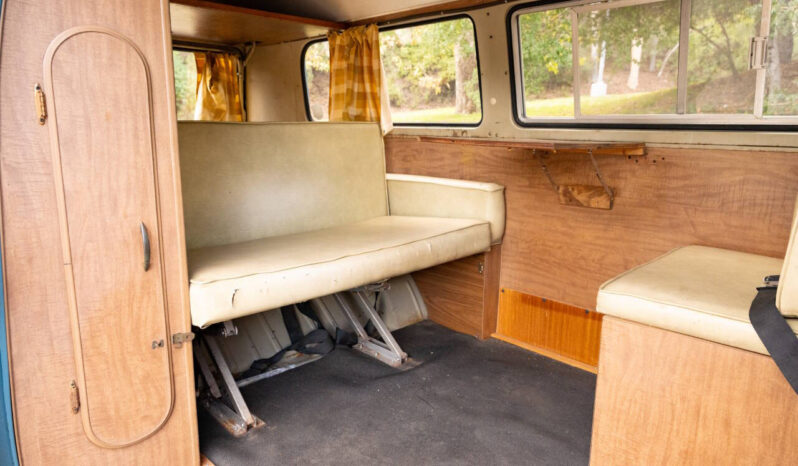								Volkswagen Bus 1972 full									