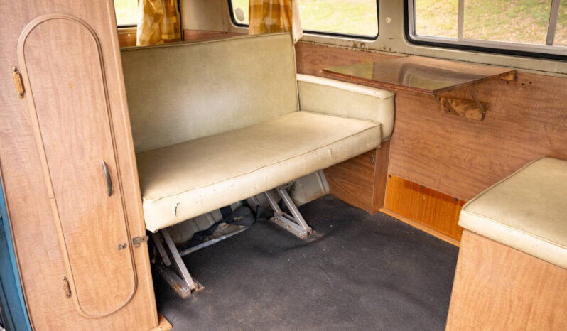 								Volkswagen Bus 1972 full									