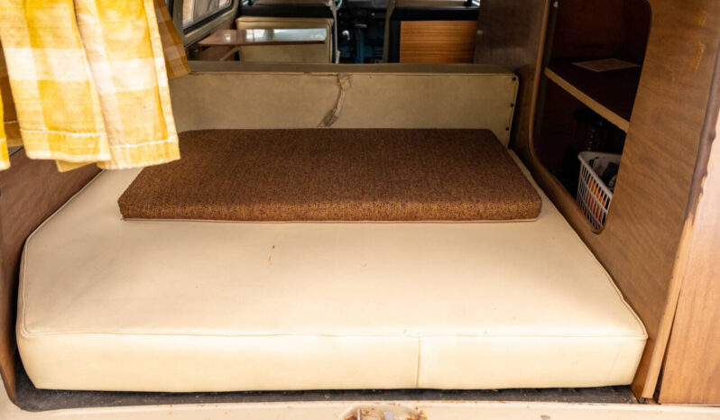 								Volkswagen Bus 1972 full									