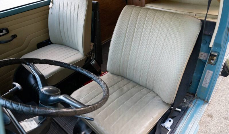 								Volkswagen Bus 1972 full									