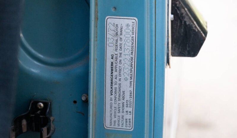 								Volkswagen Bus 1972 full									