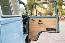 										Volkswagen Bus 1972 full									