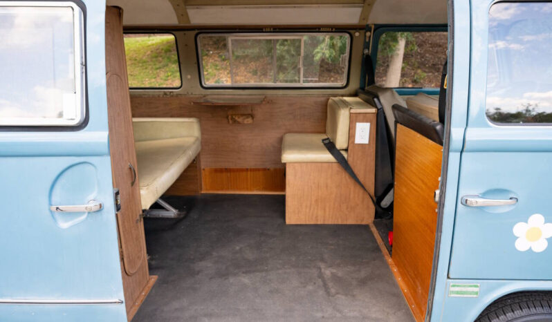 								Volkswagen Bus 1972 full									