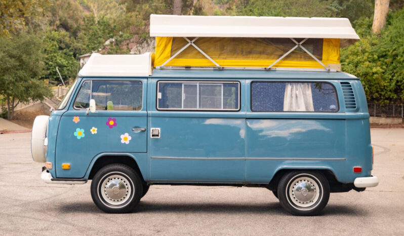 								Volkswagen Bus 1972 full									