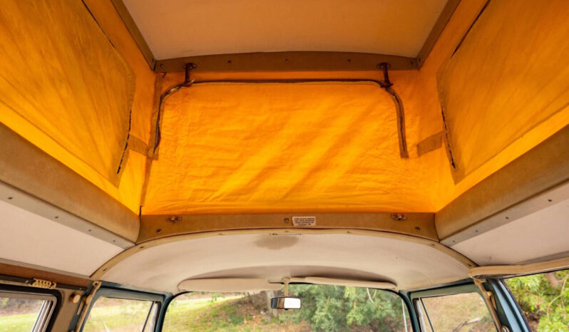 								Volkswagen Bus 1972 full									