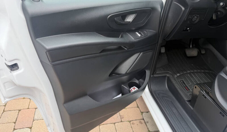 								Mercedes-Benz Metris 2023 full									