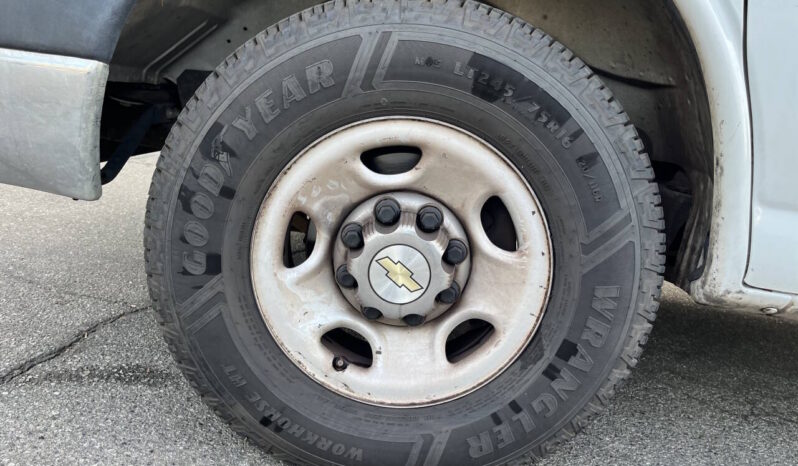 								Chevrolet Express 2011 full									