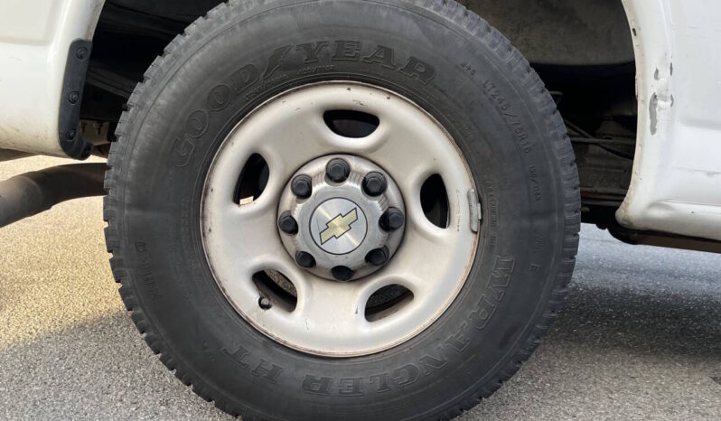 								Chevrolet Express 2011 full									