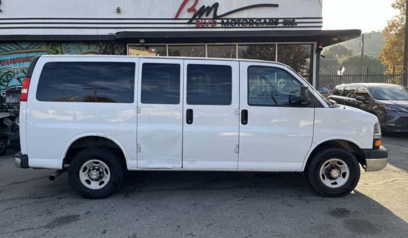 								Chevrolet Express 2011 full									