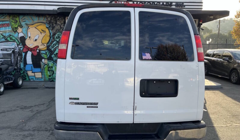 								Chevrolet Express 2011 full									